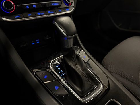 Used 2019 Hyundai Ioniq Plug-In Hybrid image 22