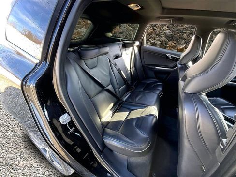 Used 2017 Volvo XC60 T6 R-Design w/ Climate Package image 25