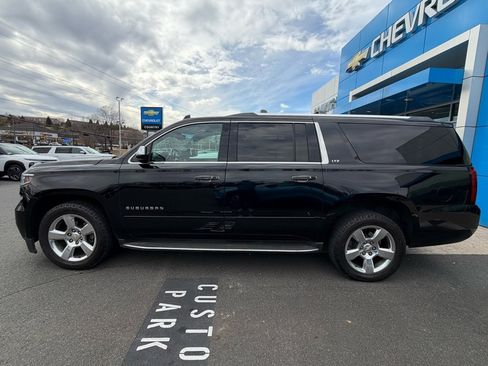 Used 2018 Chevrolet Suburban LT image 2