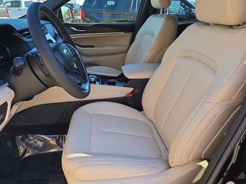 New 2025 Jeep Grand Cherokee Limited w/ Black Appearance Package RWD image 16