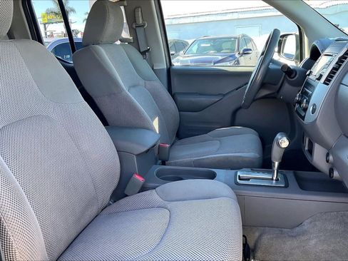 Used 2017 Nissan Frontier SV image 7