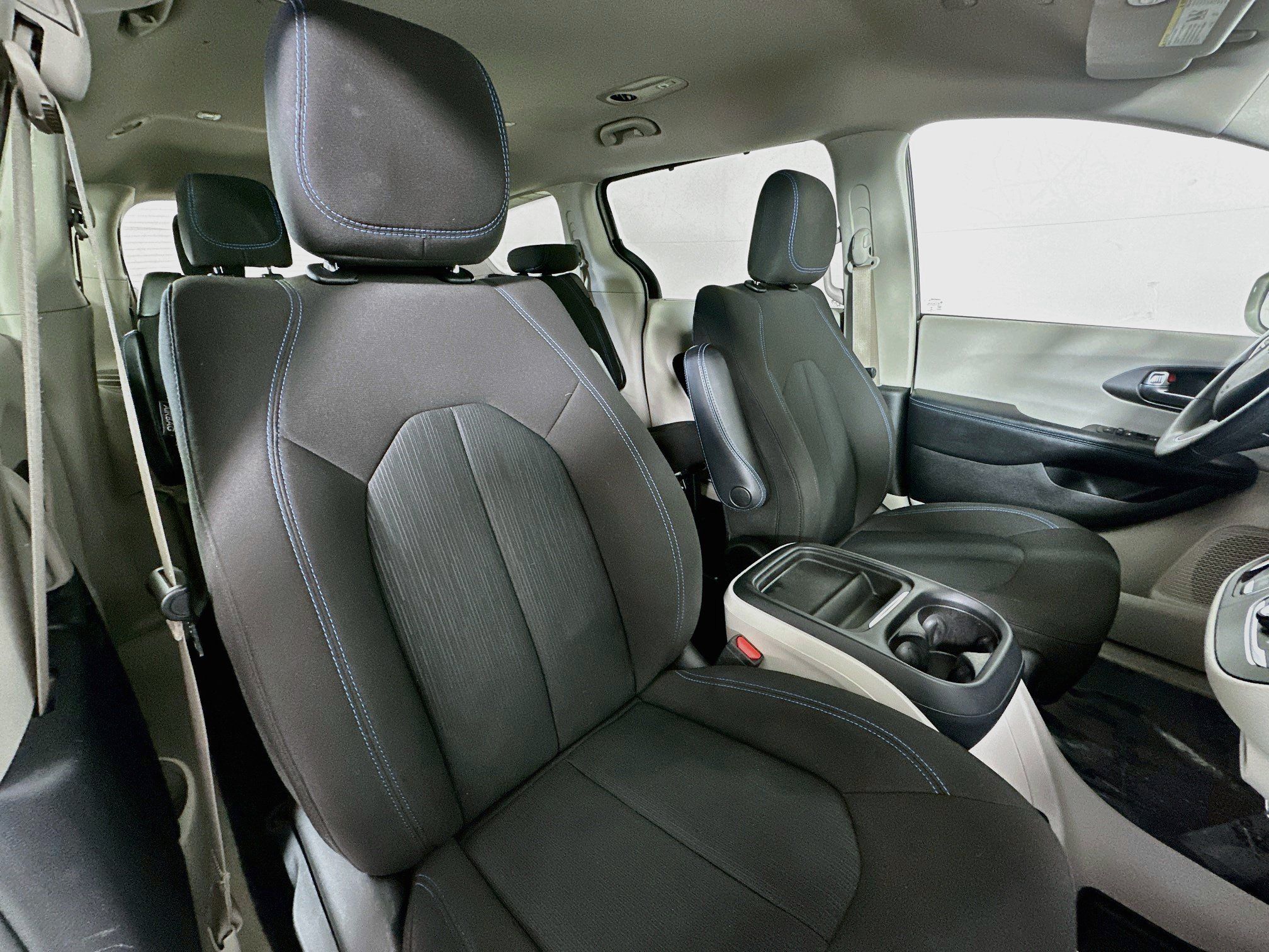 Used 2021 Chrysler Pacifica Touring FWD image 27