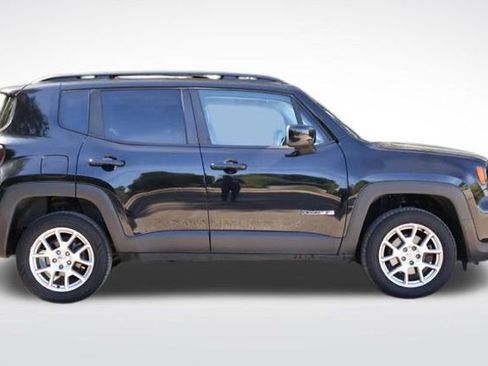 Used 2019 Jeep Renegade Latitude w/ Cold Weather Group image 13