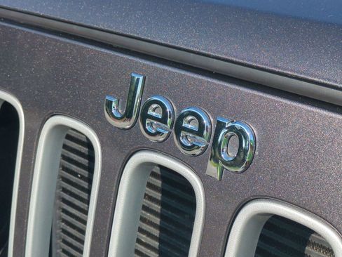 Used 2017 Jeep Wrangler Unlimited Sahara w/ Connectivity Group AWD/4WD image 27