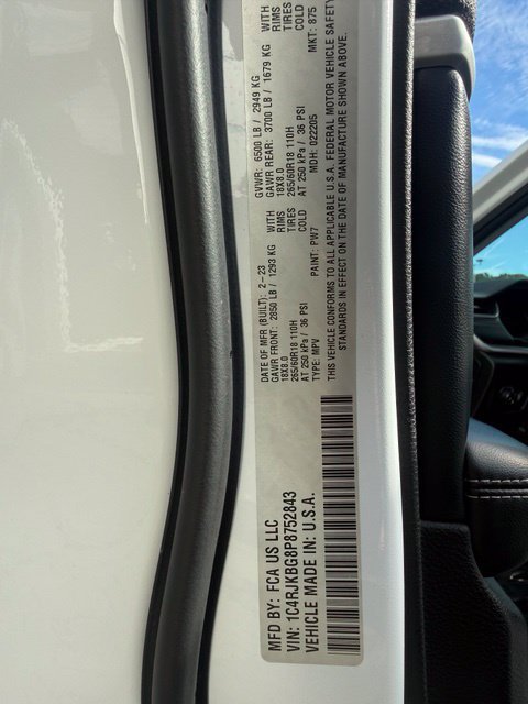 Used 2023 Jeep Grand Cherokee L Limited AWD/4WD image 9