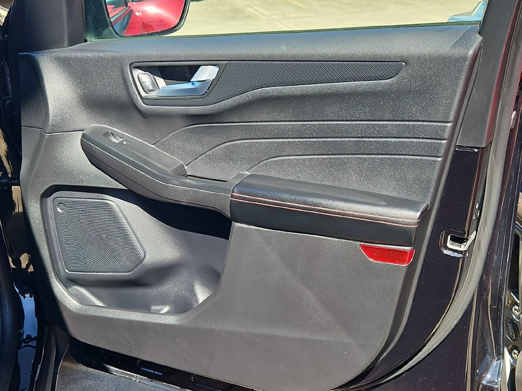 Used 2025 Ford Escape ST-Line FWD image 30