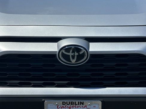 Used 2025 Toyota RAV4 XLE AWD/4WD image 46