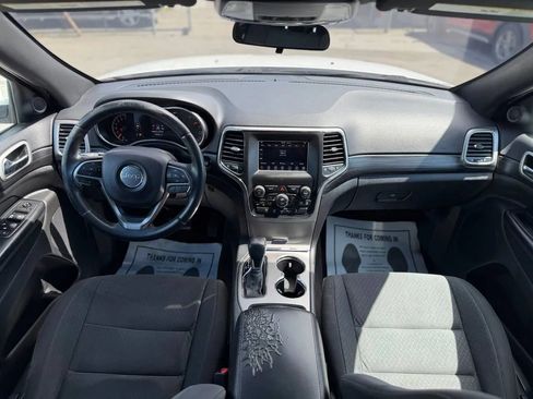 Used 2019 Jeep Grand Cherokee Laredo image 27