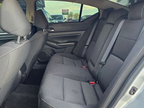 Used 2022 Nissan Altima 2.5 SV FWD image 11