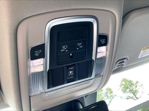 Used 2022 RAM 1500 Laramie AWD/4WD image 33