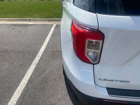 Used 2021 Ford Explorer Limited w/ Equipment Group 301A RWD image 7