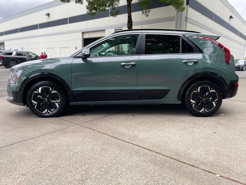 Used 2023 Kia Niro Wave w/ Wave Preserve Package FWD image 7