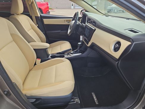 Used 2018 Toyota Corolla LE w/ Carpet Mat Package (TMS) FWD image 27