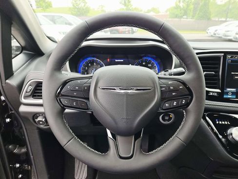 New 2026 Chrysler Pacifica Select w/ S Appearance Package FWD image 21