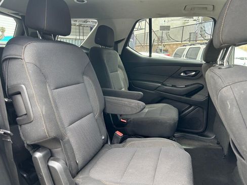 Used 2020 Chevrolet Traverse LT FWD image 11