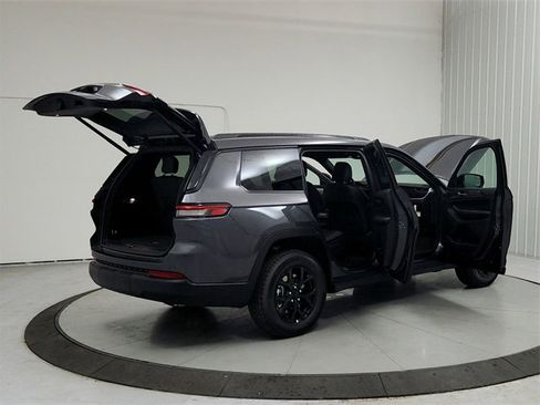 New 2025 Jeep Grand Cherokee L Altitude image 15