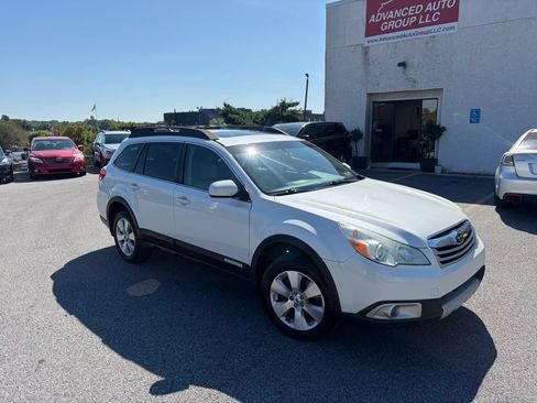 Used 2012 Subaru Outback 3.6R Limited w/ Moonroof Pkg AWD/4WD image 2