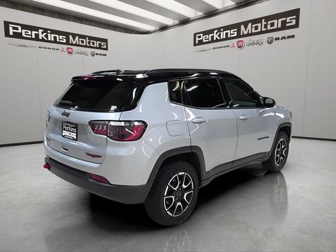 Certified 2025 Jeep Compass Trailhawk AWD/4WD image 5