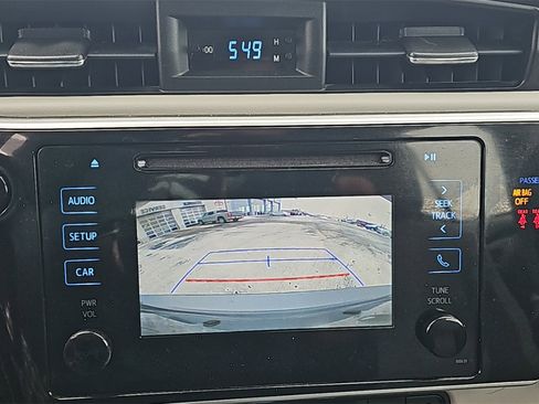 Used 2018 Toyota Corolla LE image 18