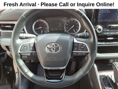 Used 2022 Toyota Highlander Limited image 16