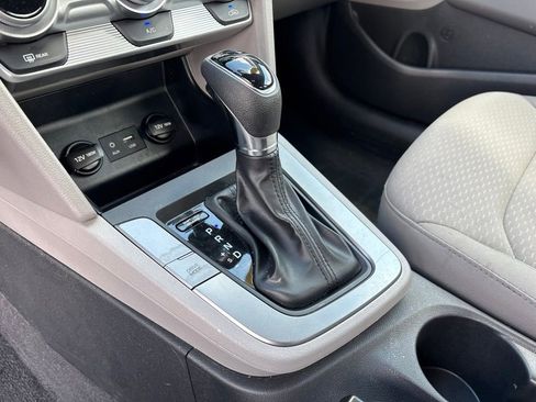 Used 2019 Hyundai Elantra SE w/ Winter Weather Package FWD image 38