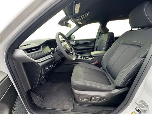 New 2025 Jeep Grand Cherokee L Laredo w/ Luxury Tech Group I image 9