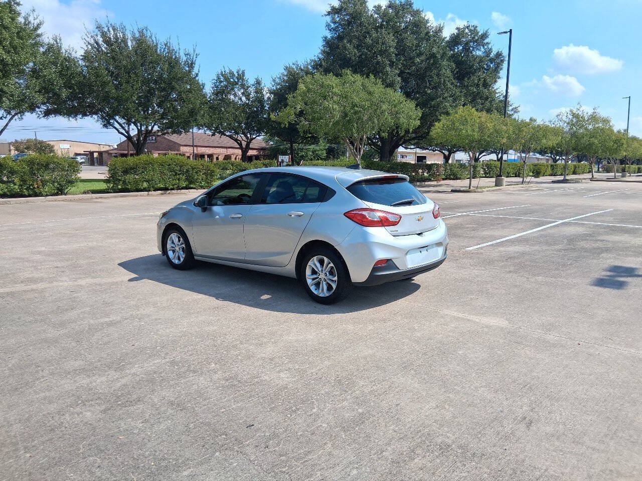 Used 2019 Chevrolet Cruze LS w/ LS Convenience Package FWD image 4