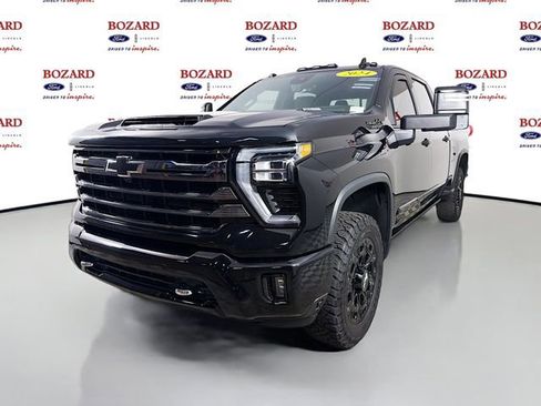 Used 2024 Chevrolet Silverado 2500 High Country w/ High Country Premium Package AWD/4WD image 4