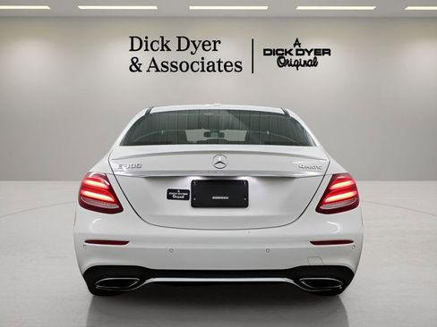 Used 2017 Mercedes-Benz E 300 4MATIC image 4