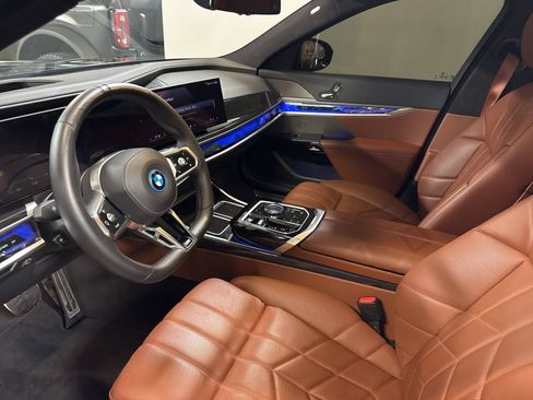 Used 2025 BMW i7 xDrive60 w/ Executive Package AWD/4WD image 9