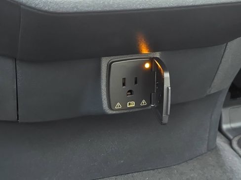 New 2025 Ford Expedition Active image 50