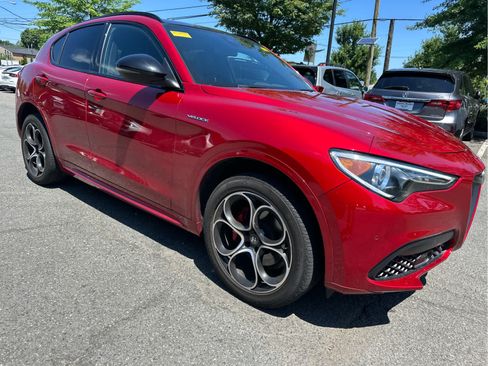 Used 2023 Alfa Romeo Stelvio Veloce AWD/4WD image 4