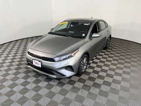 Used 2022 Kia Forte LXS image 3