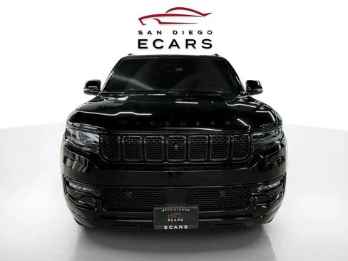 Used 2024 Jeep Wagoneer L Series II w/ Convenience Group I image 2