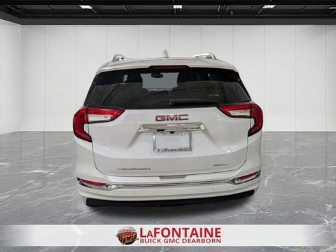 Used 2023 GMC Terrain Denali w/ Denali Premium Package AWD/4WD image 4