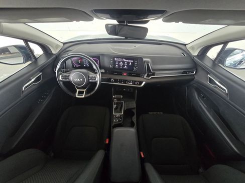 Used 2025 Kia Sportage LX FWD image 9