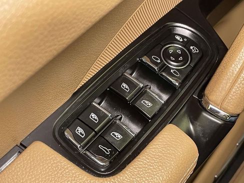 Used 2016 Porsche Cayenne S image 38