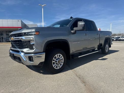 Used 2025 Chevrolet Silverado 2500 LT w/ Convenience Package image 2