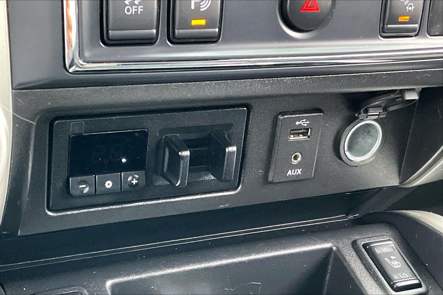 Used 2018 Nissan Titan SV w/ SV Convenience Package AWD/4WD image 30
