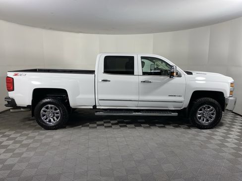 Used 2019 Chevrolet Silverado 3500 LTZ image 7