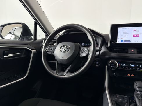 Used 2025 Toyota RAV4 XLE w/ Convenience Package FWD image 27