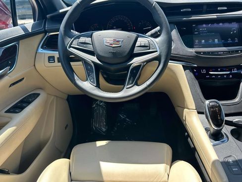 Used 2017 Cadillac XT5 Premium Luxury FWD image 12