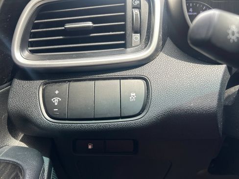 Used 2019 Kia Sorento L FWD image 21