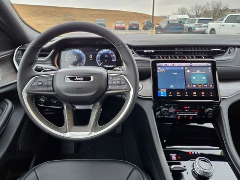 New 2025 Jeep Grand Cherokee Limited image 15