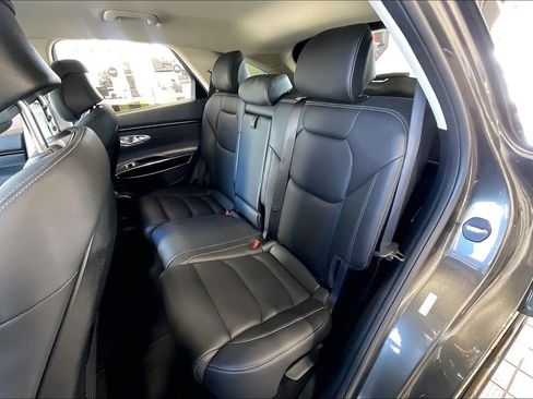 Used 2025 Genesis GV70 2.5T image 14