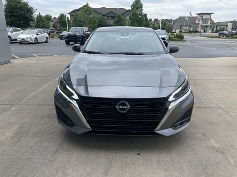 Used 2025 Nissan Altima 2.5 SV FWD image 11
