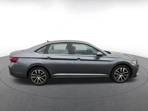 Used 2025 Volkswagen Jetta SE image 15