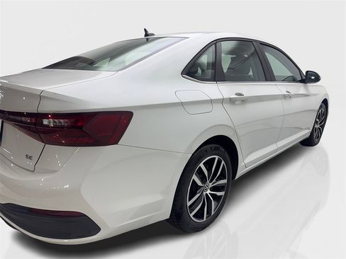 Used 2025 Volkswagen Jetta SE w/ Sunroof Package image 13