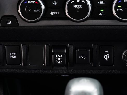 Certified 2022 Toyota Tacoma TRD Off-Road AWD/4WD image 35