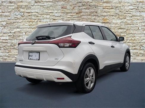 Used 2022 Nissan Kicks S image 7